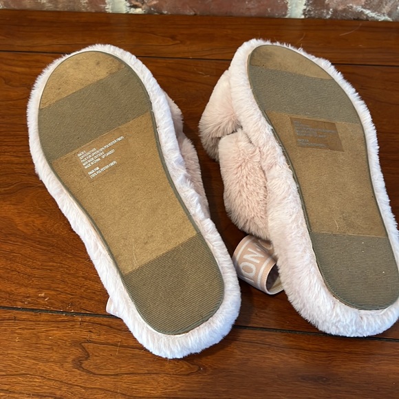 Fluffy sandal slipper with elastic heel strap - Picture 4 of 5